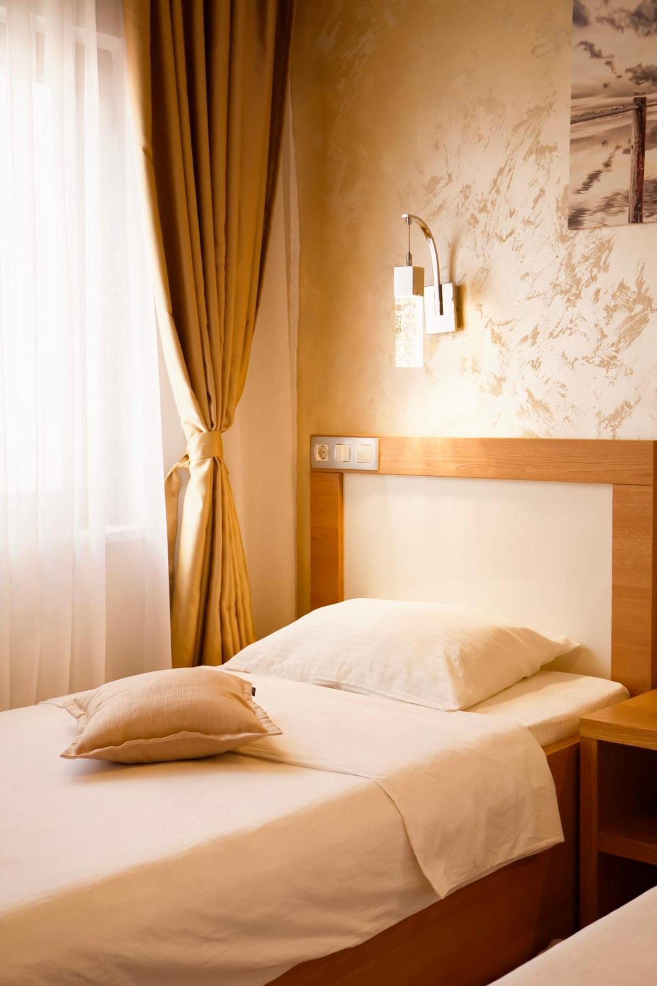 Hotel Bela Roza Биела Екстериор снимка