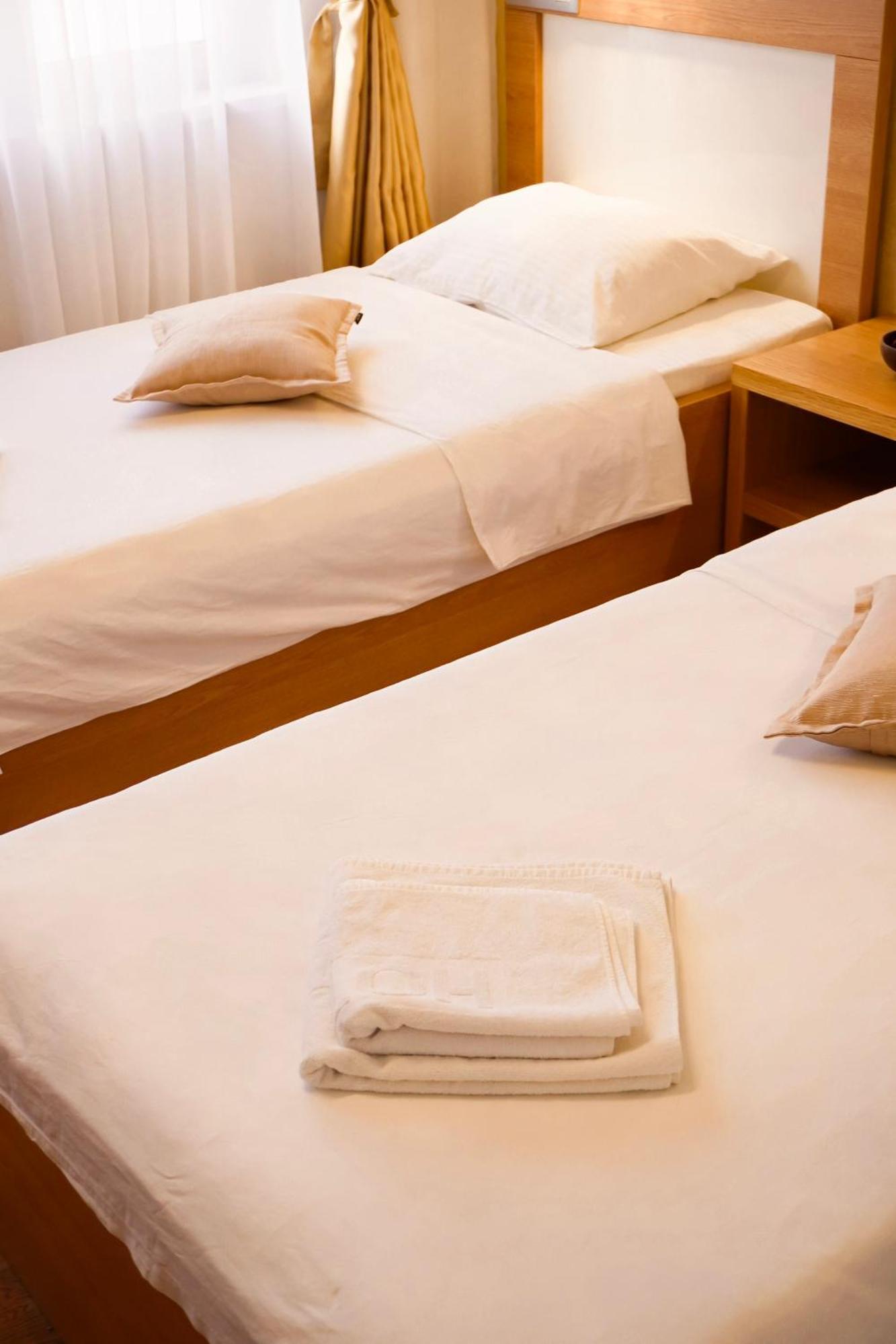 Hotel Bela Roza Биела Екстериор снимка